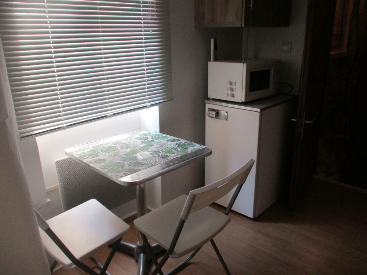 petit studio Appartamento Lodève Esterno foto
